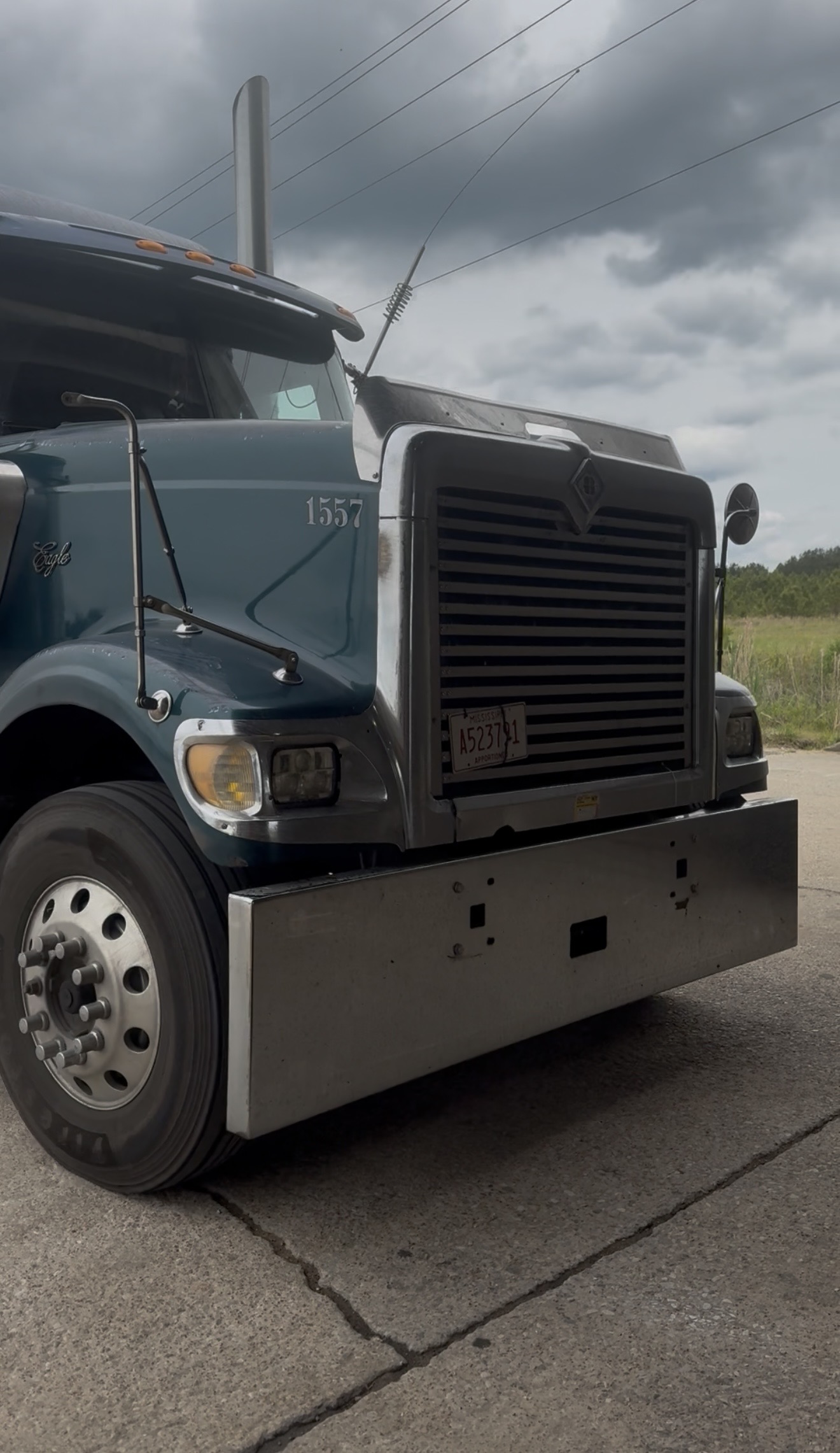 International Eagle truck before wash